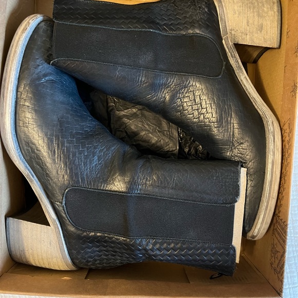 Free People Essential Chelsea Boot size 40 - Picture 14 of 16